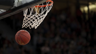 NBA洛杉矶湖人队对阵金州勇士队篮球比赛直播画面